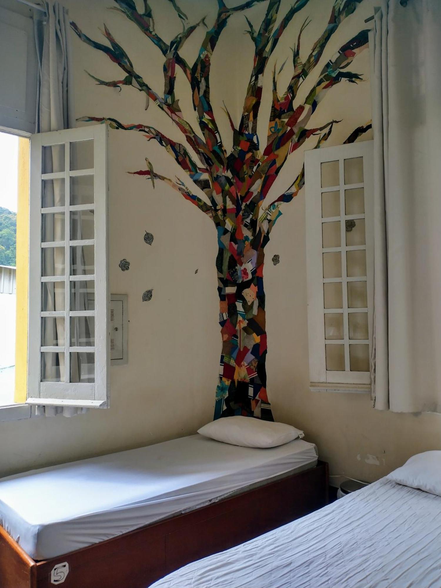 Guanaani Hostel Vitoria Exterior photo